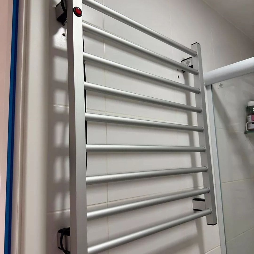Toalheiro Térmico Alumínio Porta Toalha Aquece e Seca Toalhas