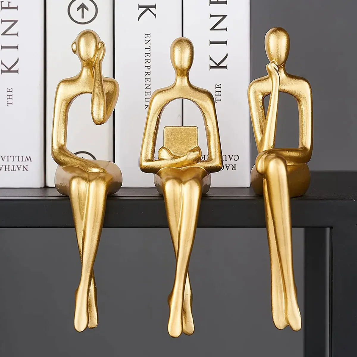 Escultura Abstrata Pensador em Resina Dourada para Sala e Escritório Lavielle