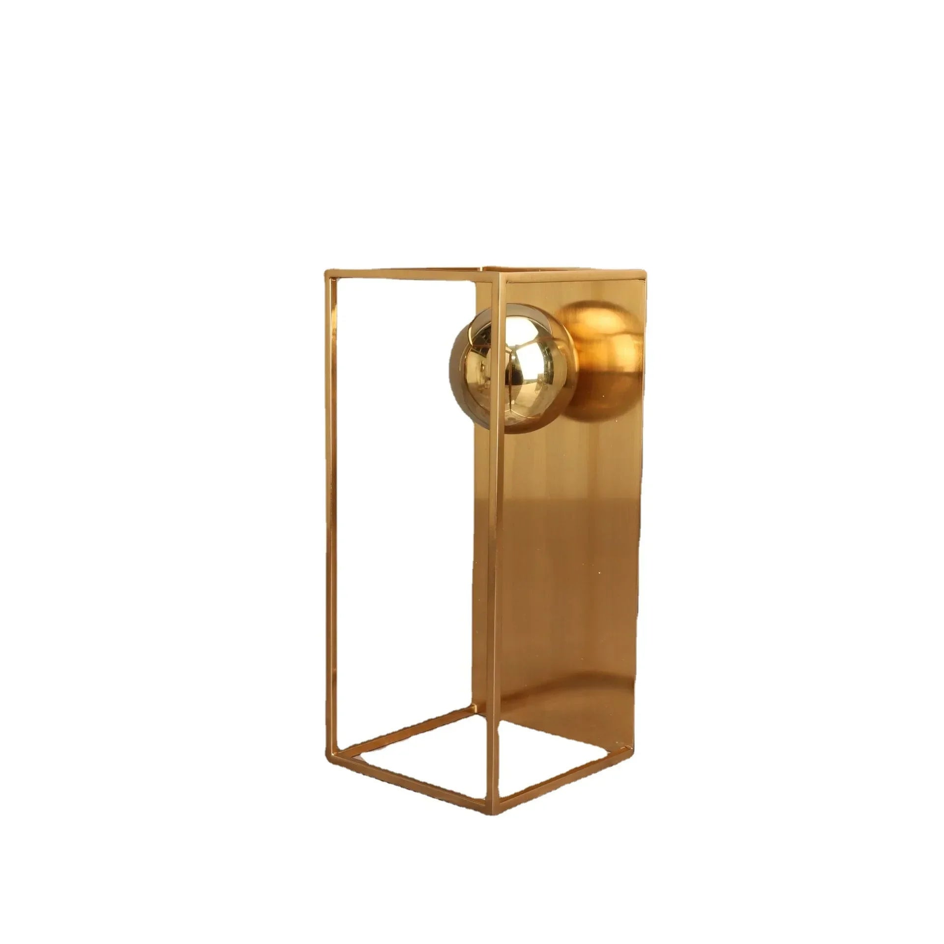 Escultura Geométrica Abstrata com Esfera e Moldura Dourada em Metal Lavielle