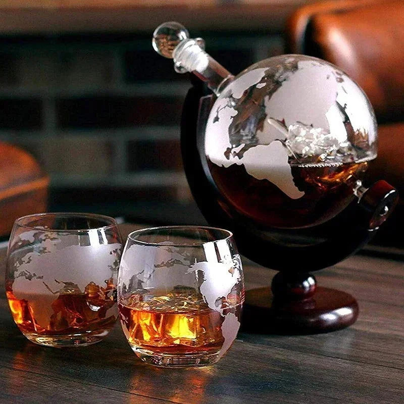 Conjunto Decanter Globo de Vidro com Suporte de Madeira e 2 Copos Lavielle
