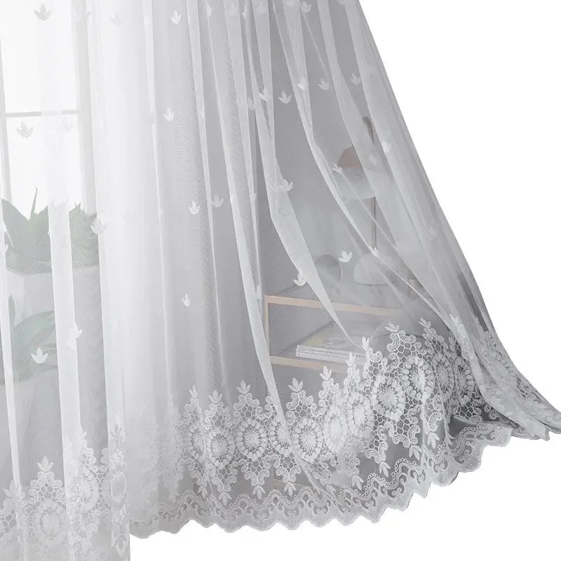 Cortina de Tule Branco com Bordado Floral para Sala e Quarto Lavielle