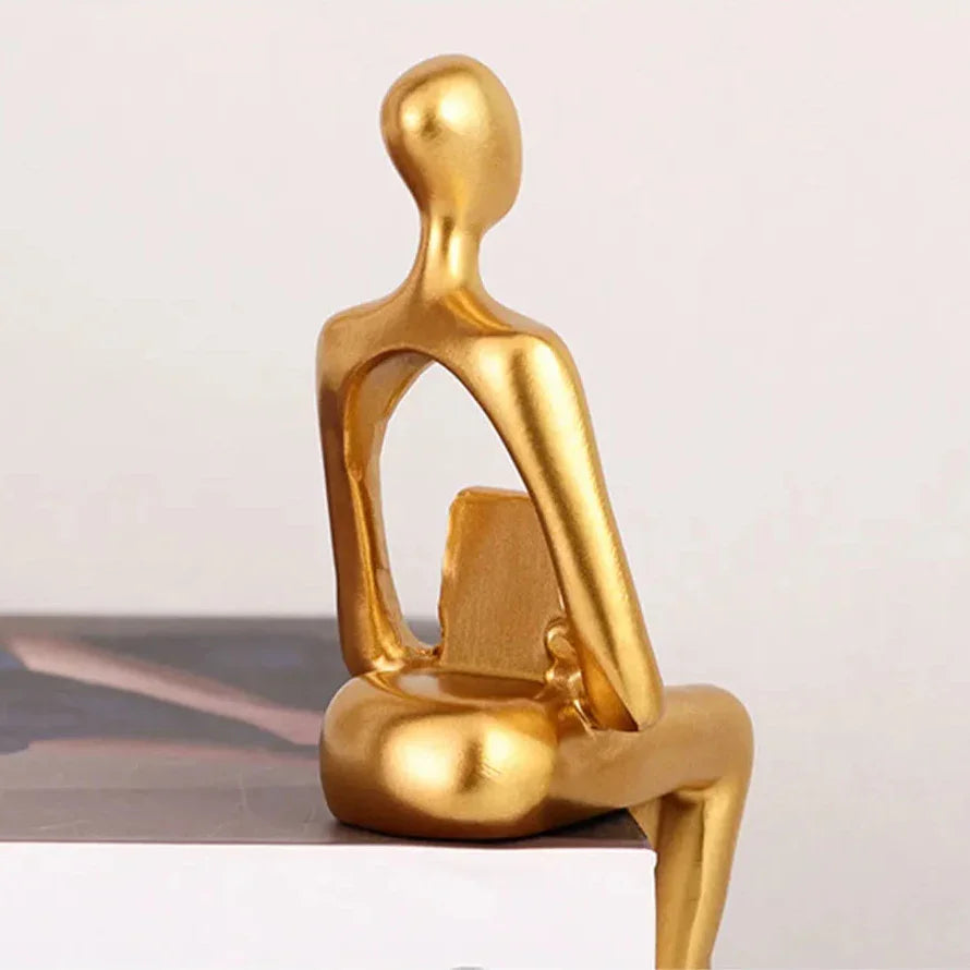 Escultura Abstrata Pensador em Resina Dourada para Sala e Escritório Lavielle